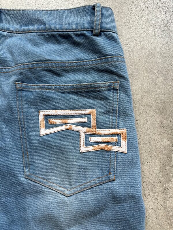 detail jean derrière